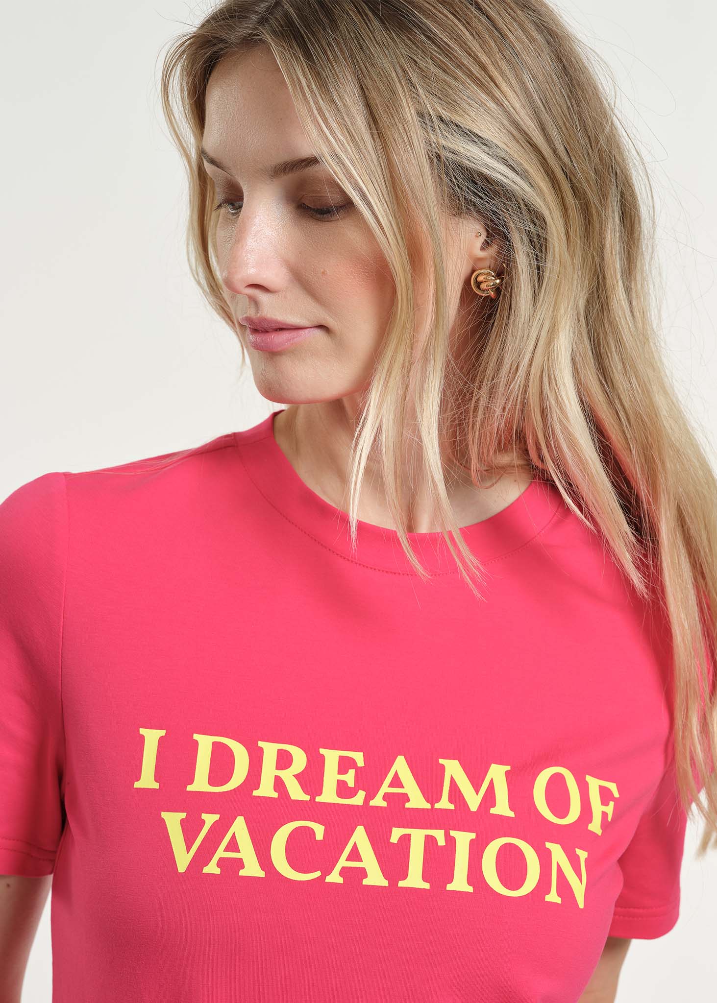 I Dream of Vacation Tshirt - Image 3